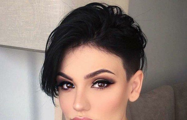 Potongan rambut asli dengan bangs 2025-2026: gambar, idea-idea potongan rambut dengan bangs untuk panjang rambut yang berbeza