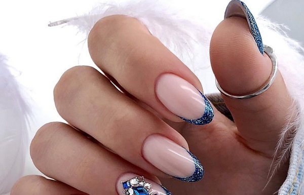 Manicure yang lazat dengan rhinestones 2025-2026: barang baru, idea terbaik, trend - foto
